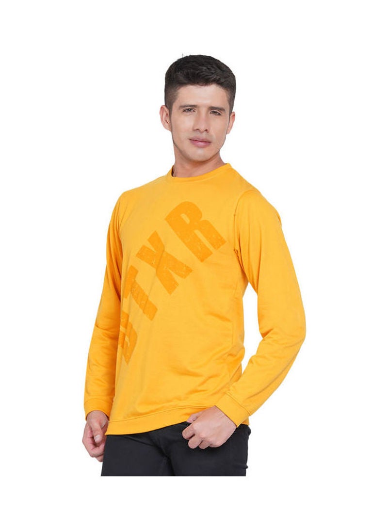 لورين سميث سويت شيرت كاجوال بفتحةِ رقبة مستديرة أصفر - Image 4