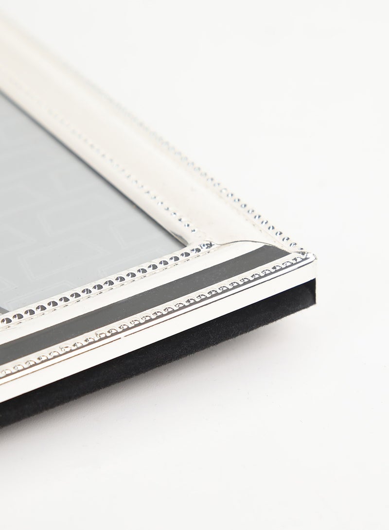 سويتش - إطار صور يوضع أعلى الطاولة مزود بإطار خارجي فضي/ أبيض رخامي outer frame size: L11xH16xT1.5cm for photo size: 4x6بوصة - Image 1