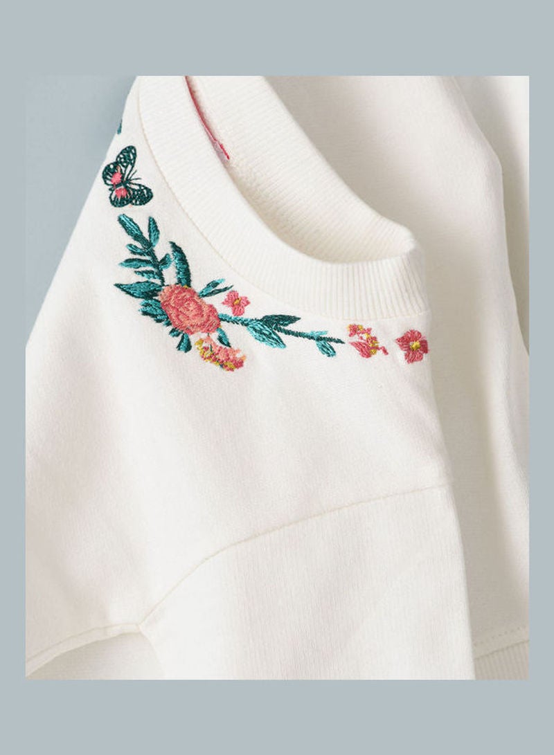 Jelliene Round Neck Sweatshirt Ivory - Image 4