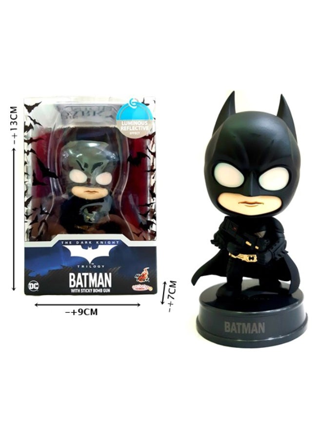 Hot Toys Batman With Sticky Bomb Gun Action Figure 12.5cm  - Image 3