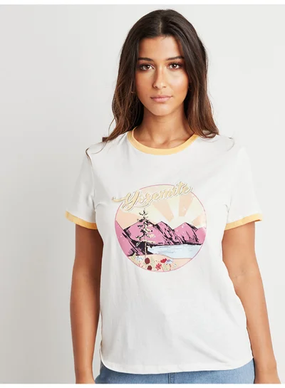 Closet By Styli Graphic Printed Contrast Trim T-Shirt White/Beige/Pink