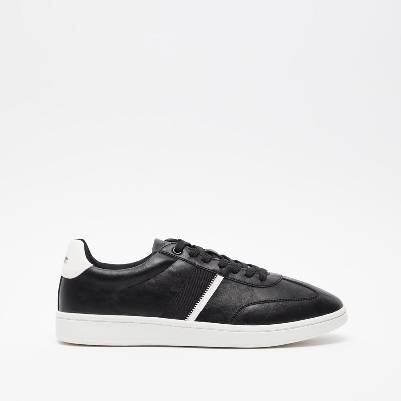 Lee Cooper Men's Solid Low Top Sneakers With Lace-Up Closure Black  - Image 2