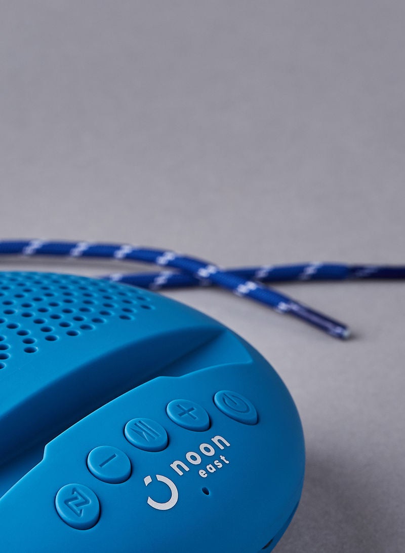 مكبر صوت سيكادا محمول ويعمل بخاصية البلوتوث ويدعم تقنية TWS ومزود بحامل للهاتف مع منفذ USB ويعمل بقدرة 3 وات أزرق فاتح