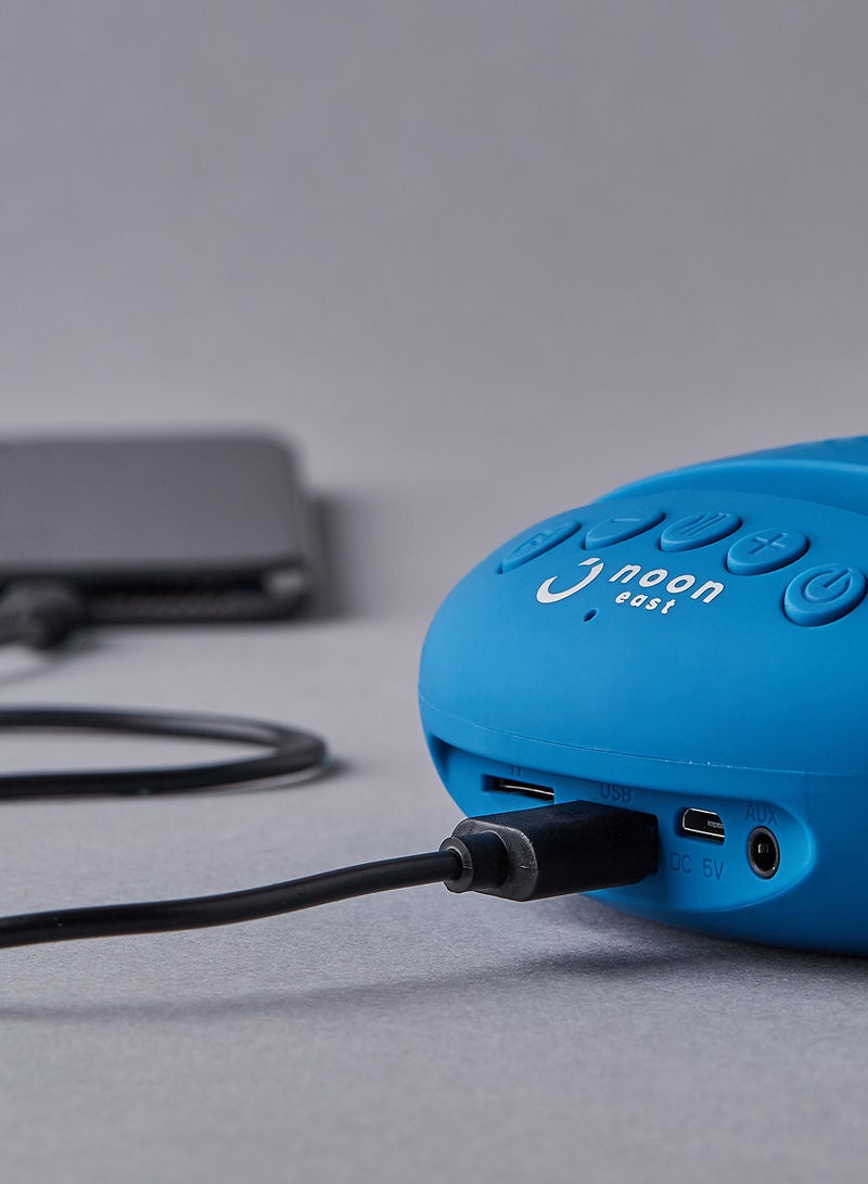 مكبر صوت سيكادا محمول ويعمل بخاصية البلوتوث ويدعم تقنية TWS ومزود بحامل للهاتف مع منفذ USB ويعمل بقدرة 3 وات أزرق فاتح