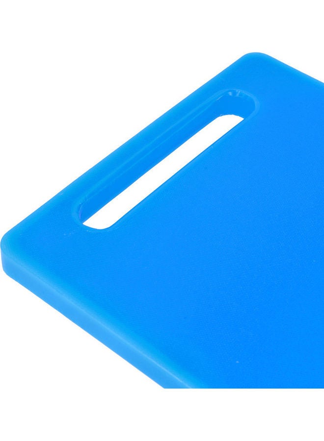 Royalford Classic Cutting Board, Polyethylene, Rf10283 - Chopping Board - Non-Absorbent, Odorless & Non-Toxic - Crack/Chip Resistant - Easy Grip Handle Blue 40x25x2cm  - Image 4