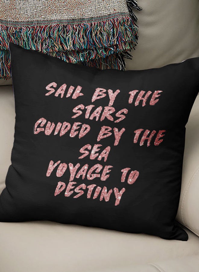 وسادة زينة للأريكة مزينة بطبعة عبارة "Sail By The Stars" بلون وردي وذهبي لامع تعبر عن حب البحّارين للبحار والشاطئ أسود/وردي 16x16بوصة  - Image 2