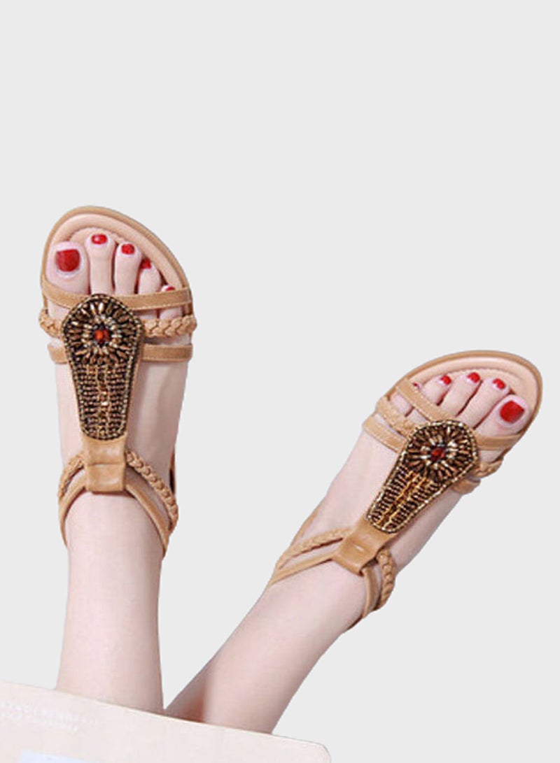 بيوينتي صندل مسطح بسحاب كامل للإغلاق ورباط حول الكاحل بيج / الذهب - Image 3