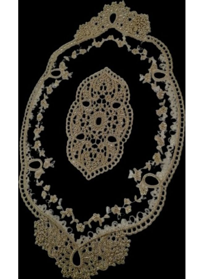 هاندسوم غيفت حذاء بيضاوي من الدانتيل ذهبي 50x30سم  - Image 2