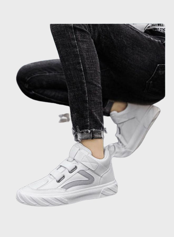 بيوينتي سنيكرز برقبة منخفضة من مجموعة الخريف أبيض/رمادي - Image 3