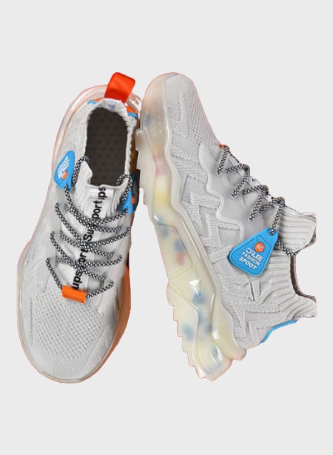 بيوينتي سنيكرز برقبة منخفضة من مجموعة الخريف - Image 2