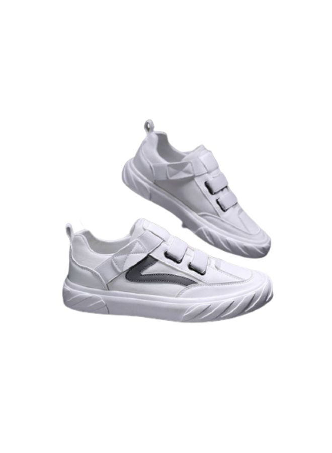 بيوينتي حذاء رياضي برباط ورقبة قصيرة أبيض/ أسود - Image 2