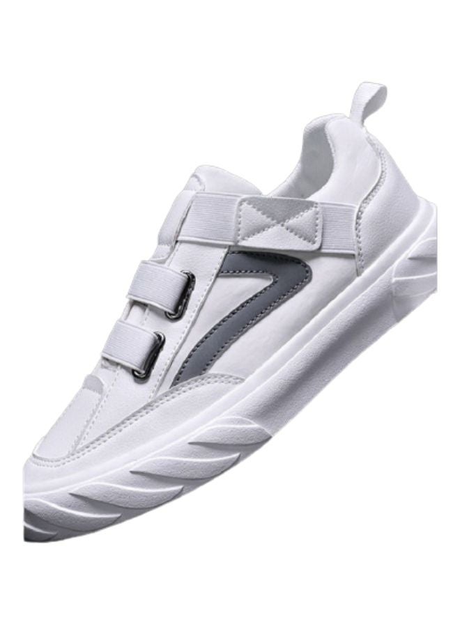 بيوينتي حذاء رياضي برباط ورقبة قصيرة أبيض/ أسود - Image 3