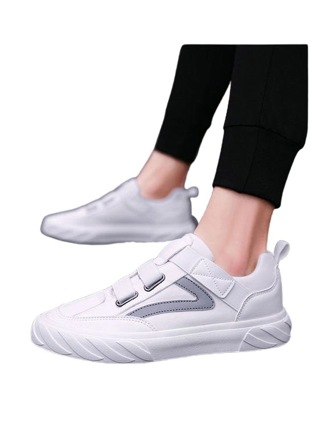 بيوينتي حذاء رياضي برباط ورقبة قصيرة أبيض/ أسود - Image 4