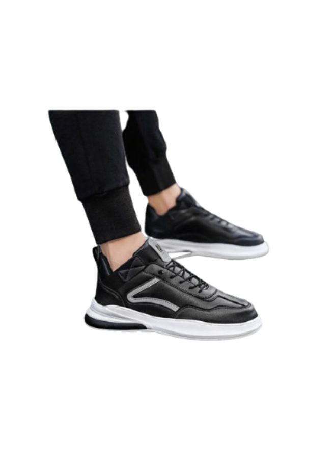 بيوينتي حذاء رياضي برباط ورقبة منخفضة أسود - Image 2