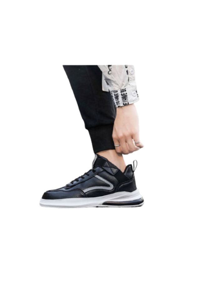 بيوينتي حذاء رياضي برباط ورقبة منخفضة أسود - Image 5