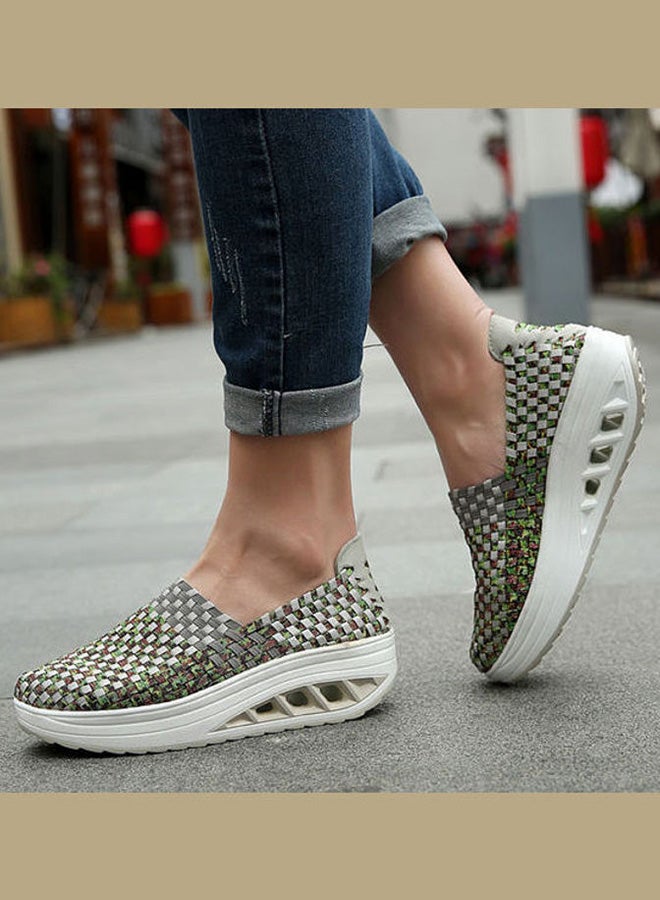 بيوينتي حذاء من دون رباط بمقدمة مستديرة وتفاصيل نسيجية أخضر/أبيض - Image 3