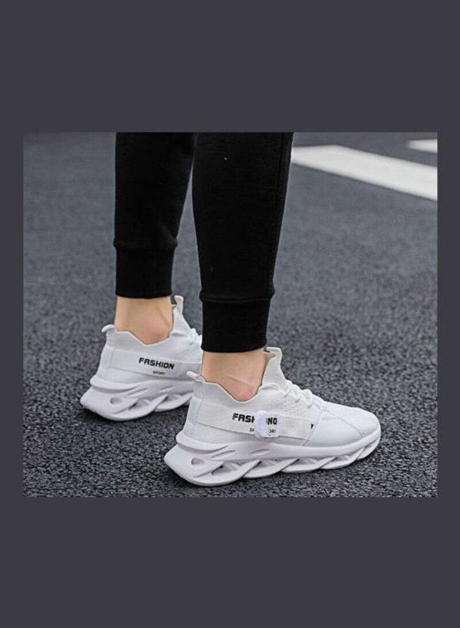 بيوينتي حذاء رياضي كاجوال برقبة منخفضة أبيض/ أسود - Image 3