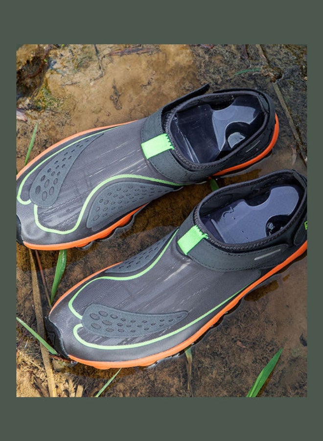 بيوينتي سنيكرز برقبة منخفضة وتصميم سريع الجفاف رمادي/ أخضر/ برتقالي - Image 5