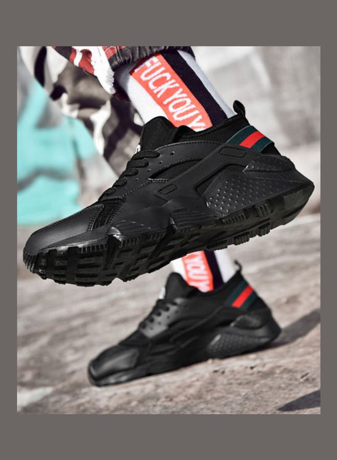 بيوينتي سنيكرز والاس فلز برقبة منخفضة أسود - Image 5
