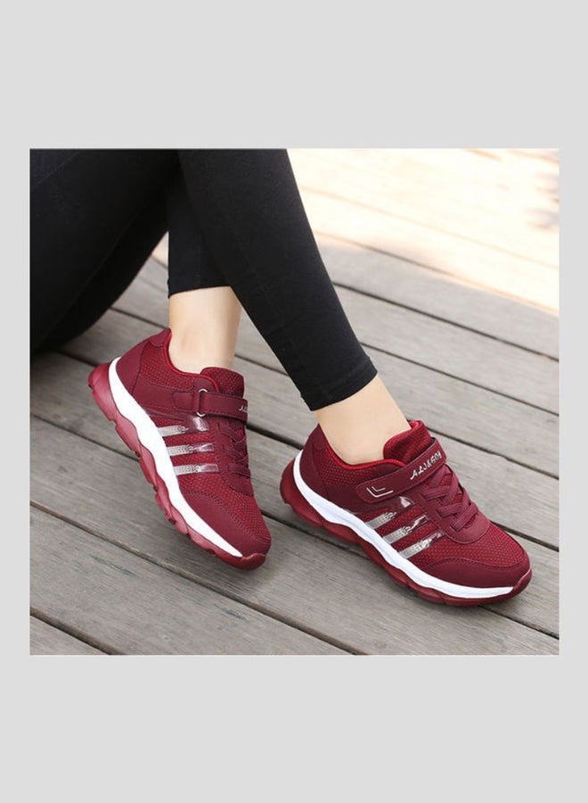 بيوينتي سنيكرز برقبة منخفضة للنساء أحمر/رمادي - Image 4