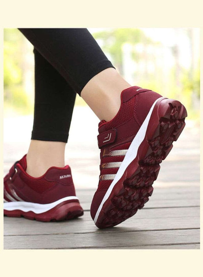 بيوينتي سنيكرز برقبة منخفضة للنساء أحمر/رمادي - Image 5