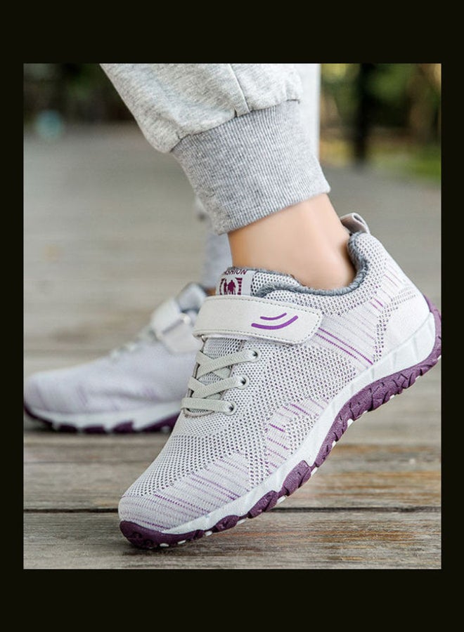 بيوينتي سنيكرز برقبة منخفضة للنساء رمادي / بنفسجي - Image 2