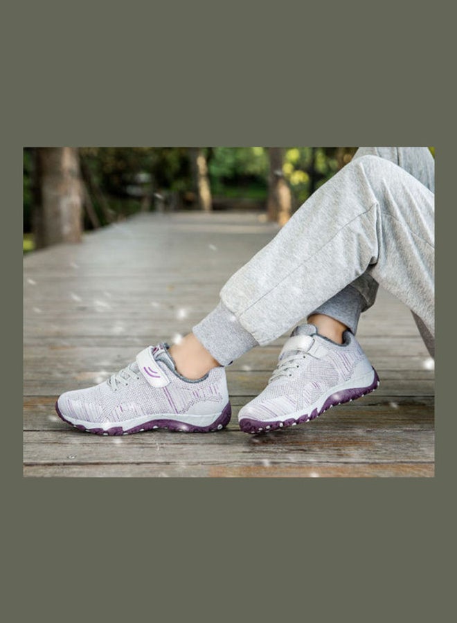بيوينتي سنيكرز برقبة منخفضة للنساء رمادي / بنفسجي - Image 4