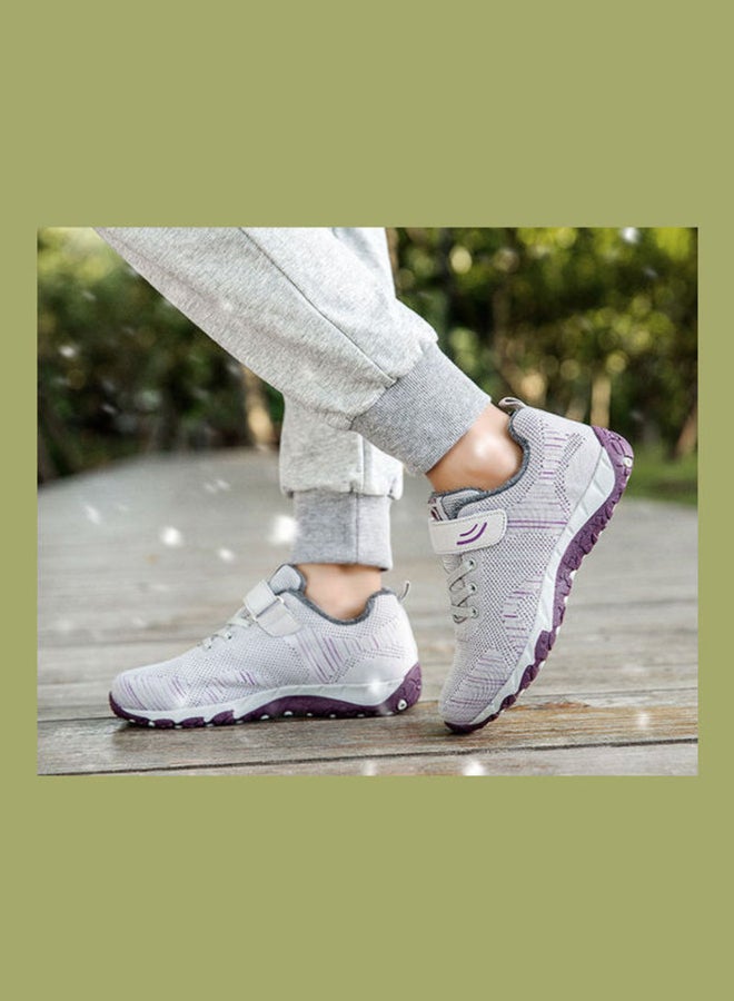 بيوينتي سنيكرز برقبة منخفضة للنساء رمادي / بنفسجي - Image 3