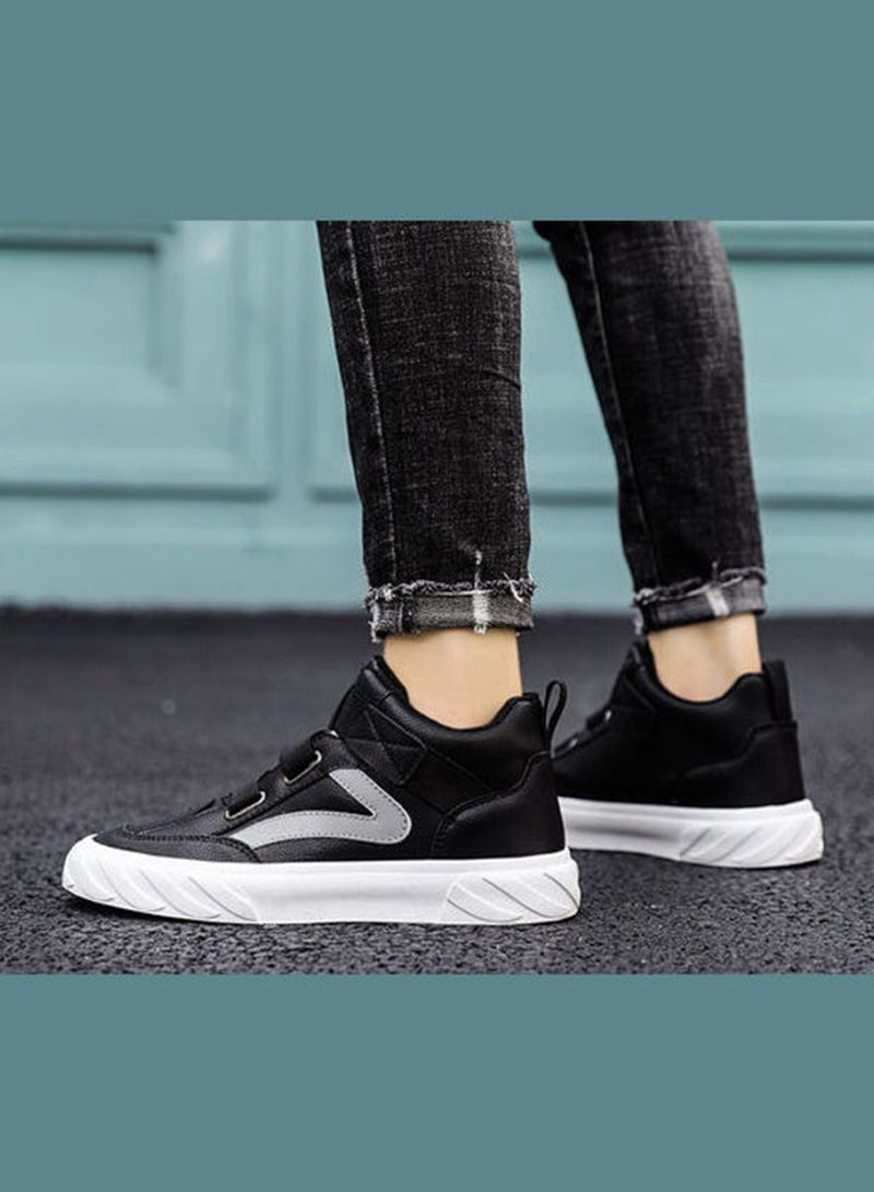 بيوينتي حذاء رياضي برباط ورقبة منخفضة أسود/ أبيض - Image 3