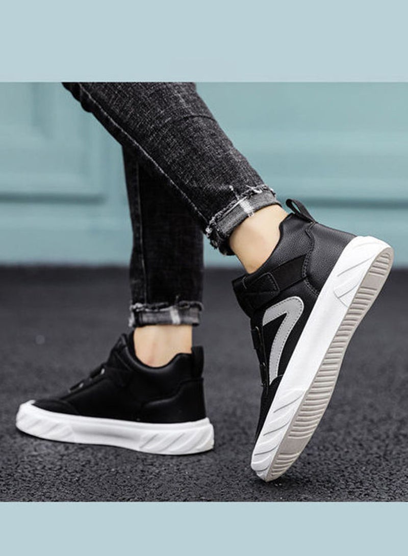 بيوينتي حذاء رياضي برباط ورقبة منخفضة أسود/ أبيض - Image 5