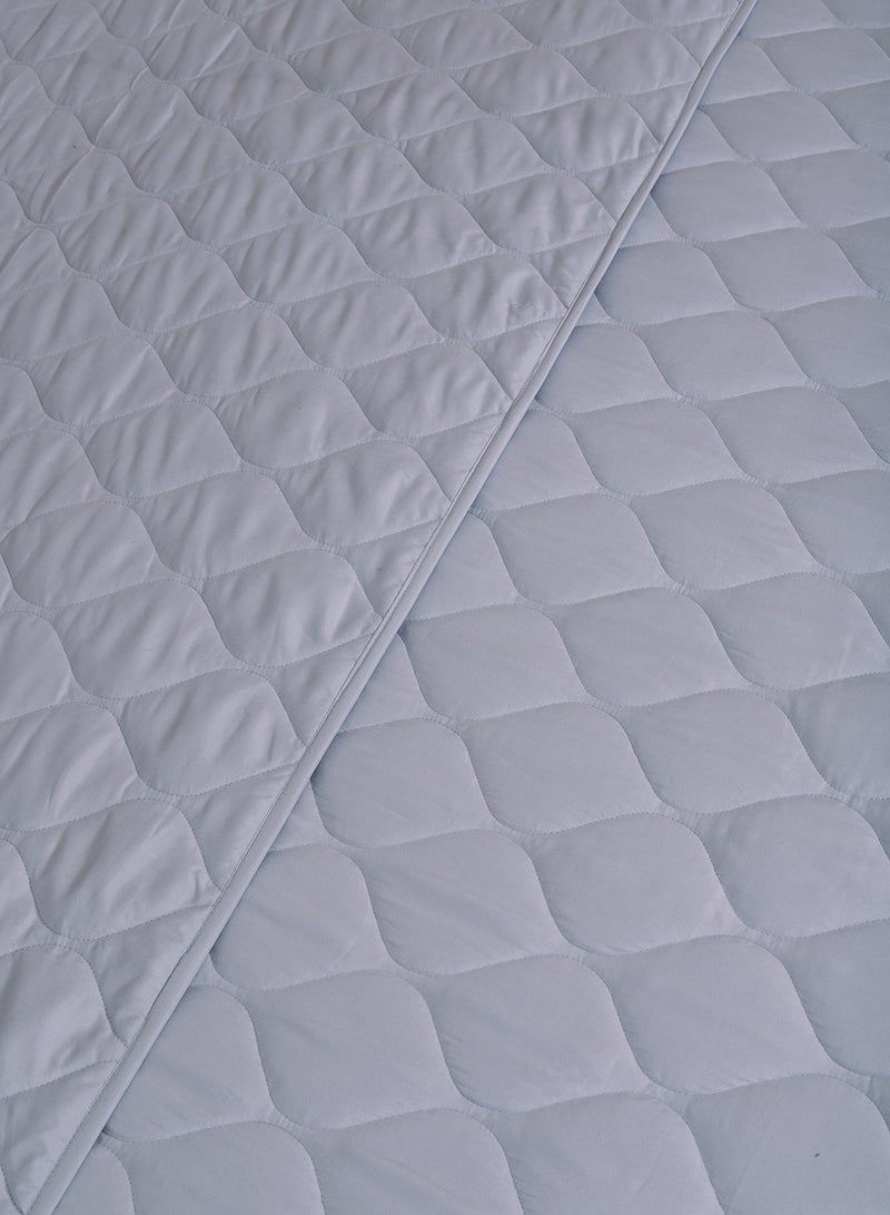 Hometown - Micro Quilted Bedspread Polyester Light Grey King - Image 1