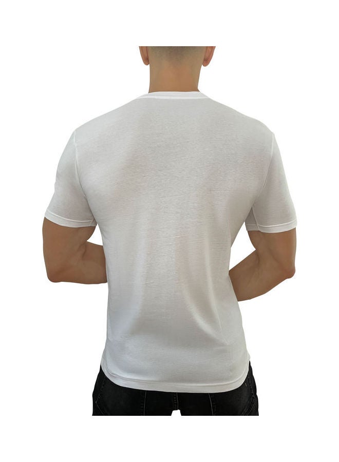 طقم تيشيرت كومفورت زون برقبة على شكل حرف V، مناسب للارتداء اليومي مكون من 2 أبيض - Image 3