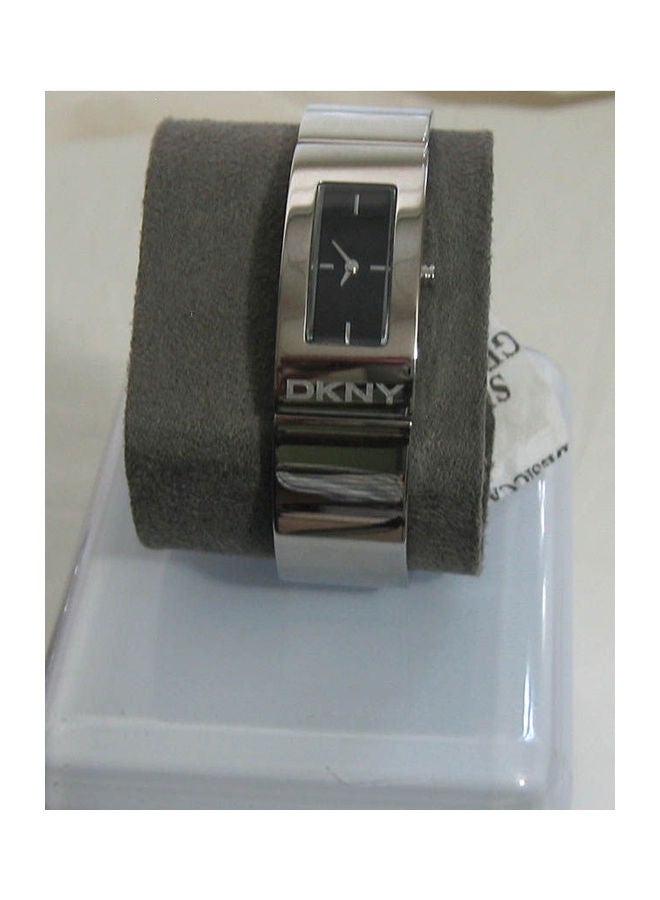 د ك ن ي ساعة يد بعقارب وسوار من الاستانلس ستيل طراز NY4624 للنساء - Image 2