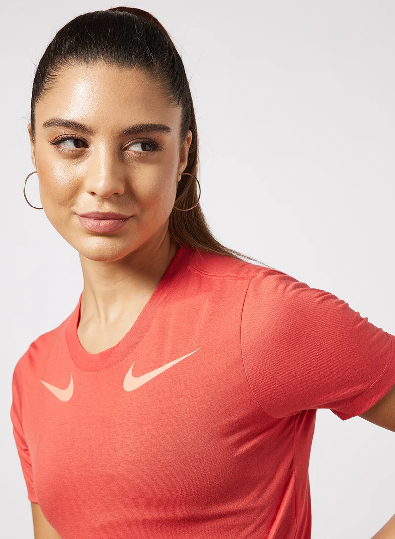 Nike NSW Swoosh T-Shirt Red
