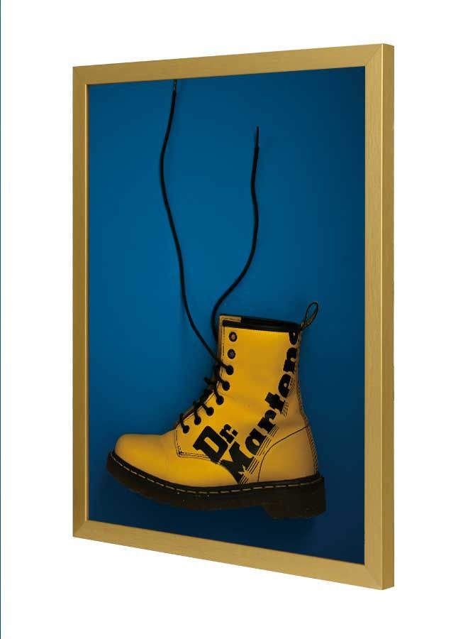 لوحة فنية بإطار لديكور الحائط بتصميم حذاء دكتور مارن مع رباط متعدد الألوان 33x43سم - Image 1