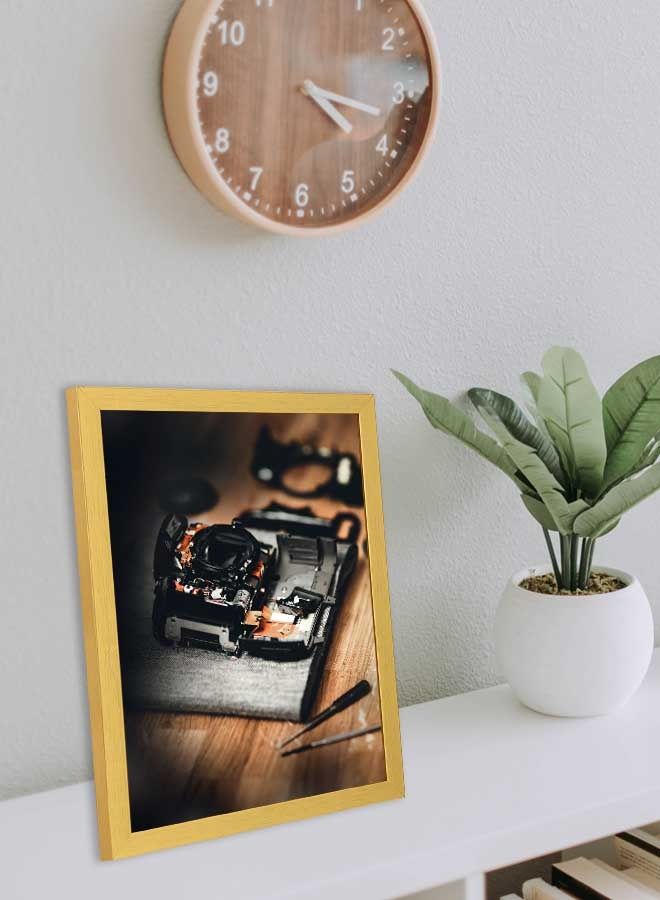 لوحة فنية بإطار لديكور الحائط بتصميم صورة لكاميرا مكسورة متعدد الألوان 33x43سم - Image 3