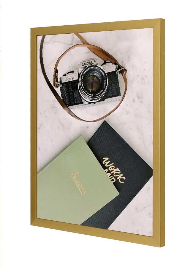 لوحة فنية بإطار لديكور الحائط بتصميم كاميرا متعدد الألوان 33x43سم - Image 1