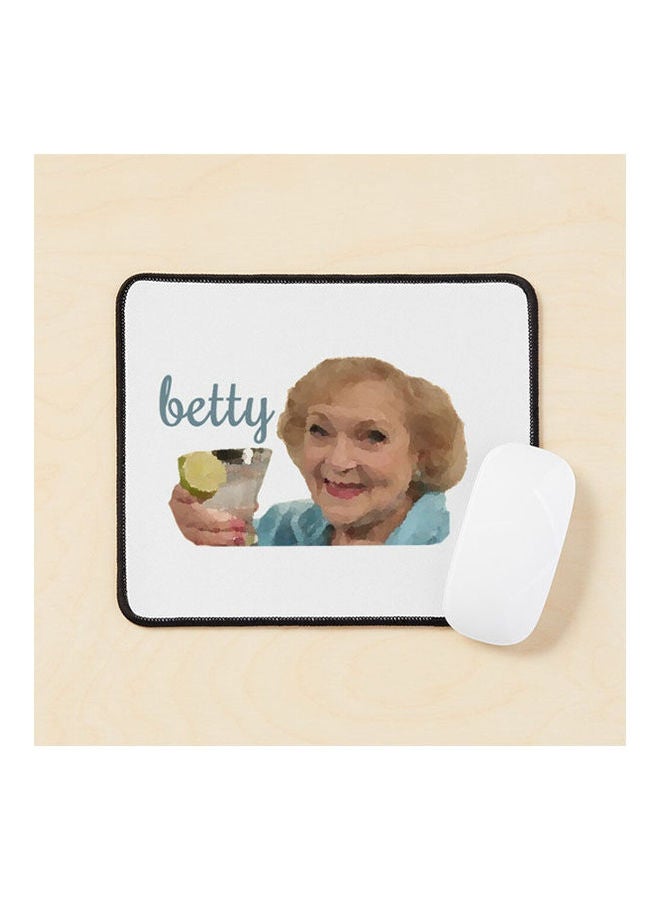لوحة ماوس بطبعة عبارة "In Memory Of Betty White" متعددة الألوان