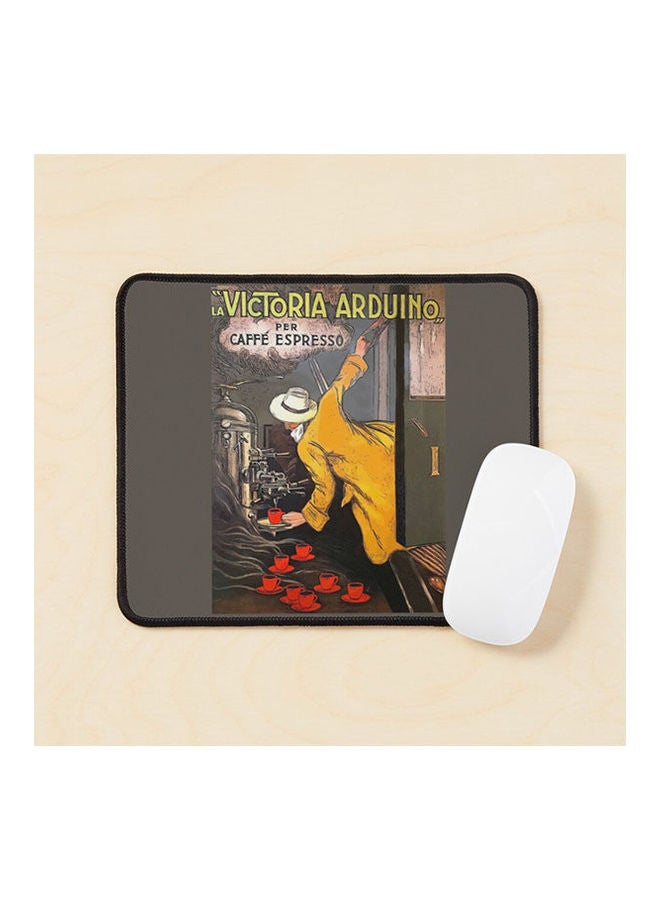 لوحة ماوس تحمل طبعة لوحة فنية تدعى La Victoria Arduino Caff Espresso وفيها صورة ماكينة قهوة منتج متعدد الألوان.