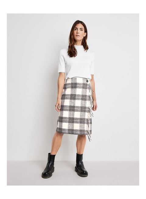 تنورة مع هامش