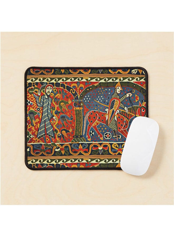 لوحة ماوس تحمل طبعة بتصميم السجادات بالديسول النرويجي، وتجسد صورة فارس من العصور الوسطى على ظهر حصان. متعددة الألوان.