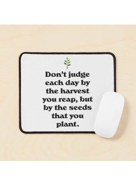 لوحة ماوس مطبوع عليها عبارة "Don T Judge Each Day" متعدد الألوان