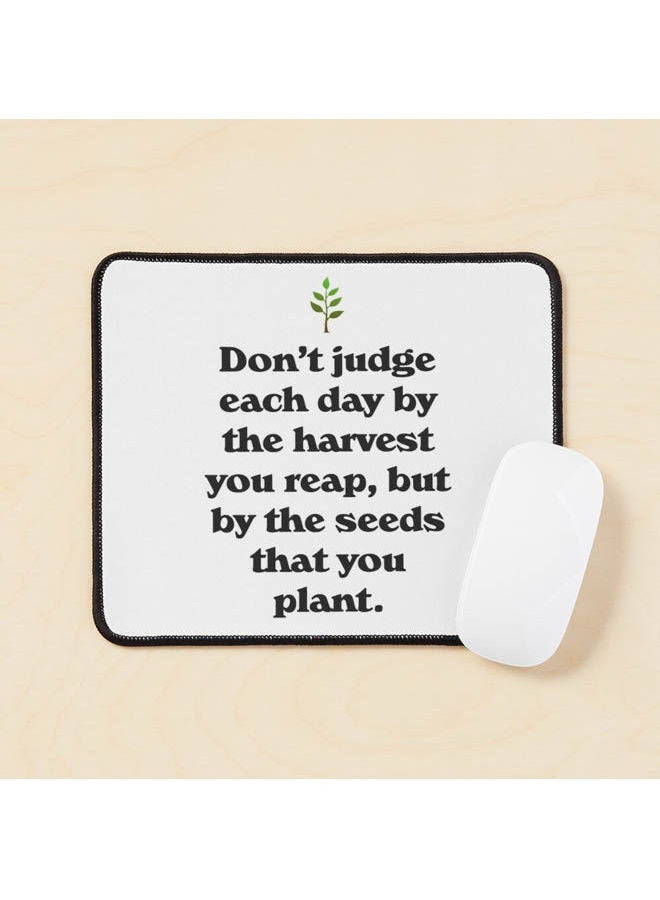 ماركة غير محددة - لوحة ماوس مطبوع عليها عبارة "Don T Judge Each Day" متعدد الألوان - Image 1