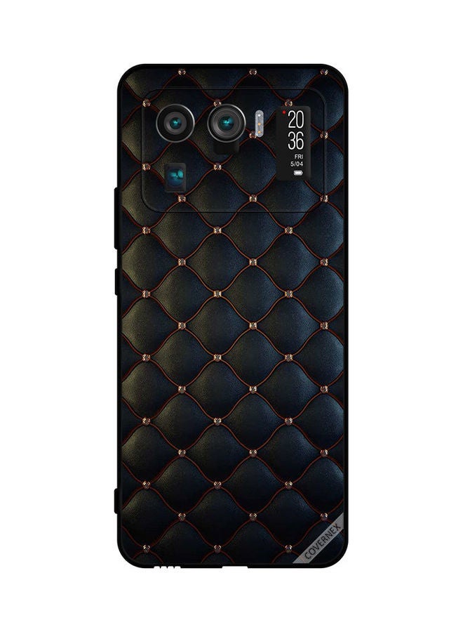 كوفرنيكس غطاء حماية واقٍ لهاتف شاومي مي 11 ألترا نمط دباسات على قطعة قماش سوداء - Image 1