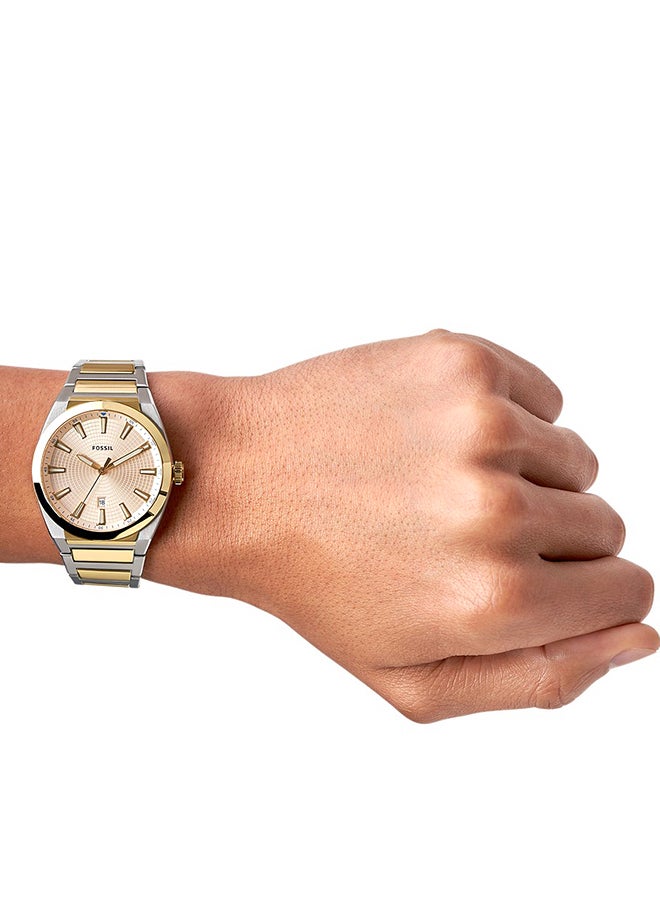 فوسيل ساعة يد إيفيريت طراز FS5823 بثلاثة عقارب مصنوعة من الاستانلس ستيل وبقطر 42 مم، باللون الفضي/الذهبي للرجال - Image 4