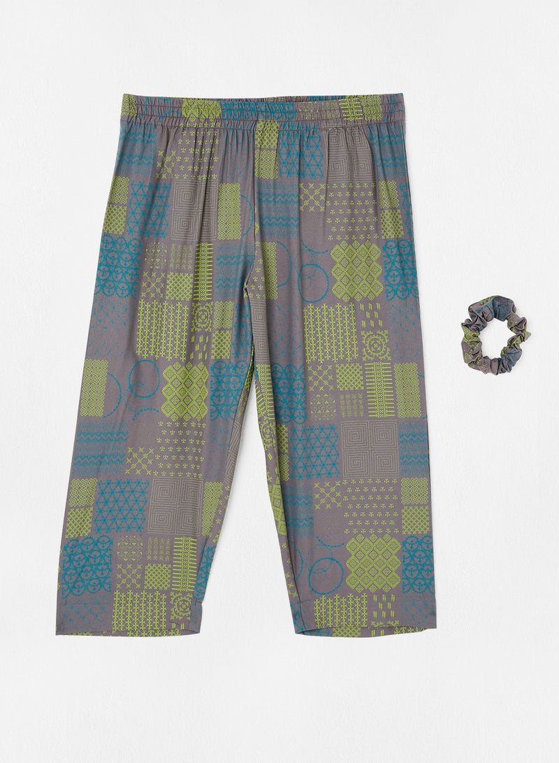 Aila Casual Comfortable Relaxed Fit Three-Quarter Pyjamas With A Matching Scrunchie Multicolour  - Image 1