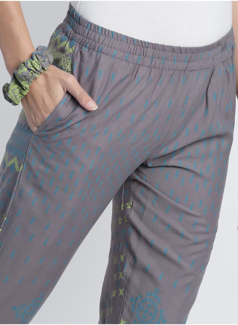 Aila Casual Comfortable Relaxed Fit Three-Quarter Pyjamas With A Matching Scrunchie Multicolour  - Image 5