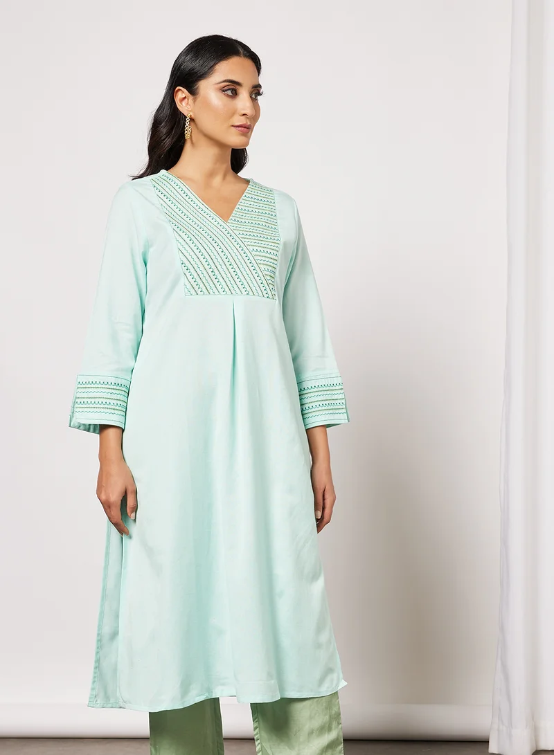 globaldesi Embroidered V-Neck Kurta