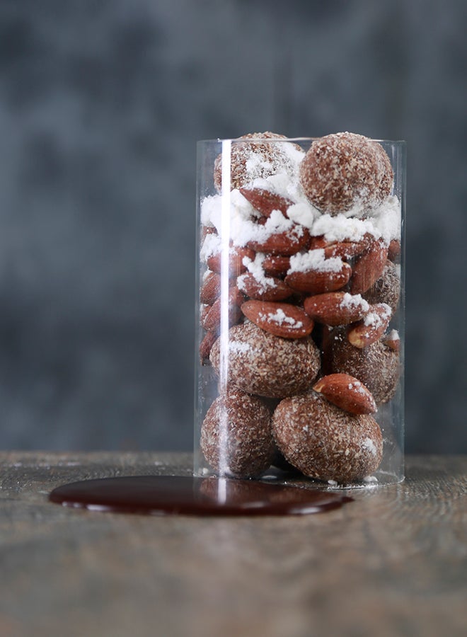 تمرة تمر محشو باللوز ومغطى بالشوكولاتة وجوز الهند 100جرام - Image 3