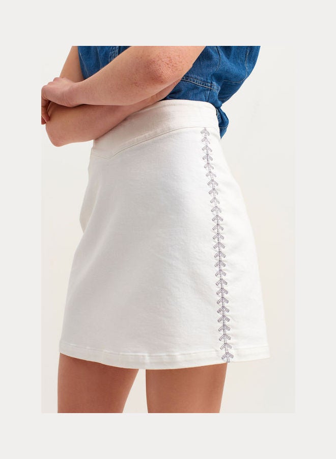 OXXO - Mini Skirt With Side Embroidery Details White - Image 1